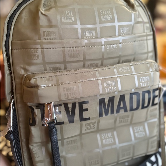 Steve Madden Dark green Backpack NWT! 2fer - Picture 2 of 10